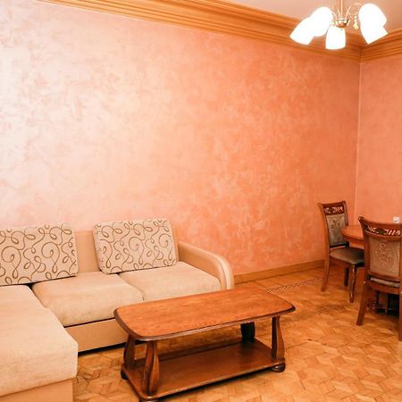 Big 3 Room Apartment On Republic Square Erivan Dış mekan fotoğraf