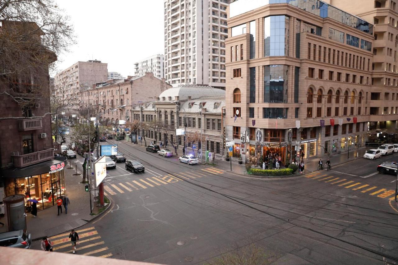 Big 3 Room Apartment On Republic Square Erivan Dış mekan fotoğraf